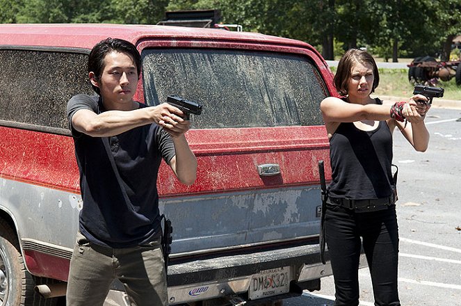 The Walking Dead - Hounded - Van film - Steven Yeun, Lauren Cohan