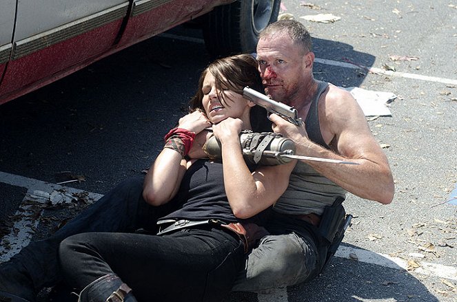 The Walking Dead - Hounded - Van film - Lauren Cohan, Michael Rooker