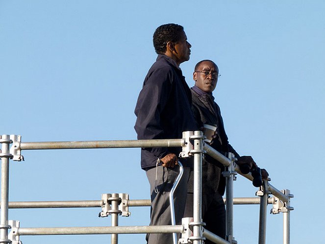 Flight - Filmfotos - Denzel Washington, Don Cheadle