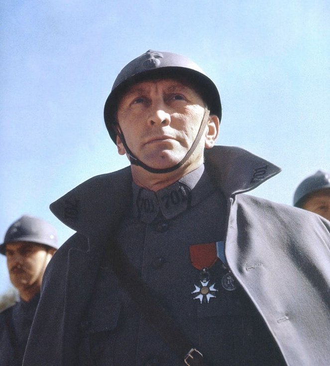 Paths of Glory - Photos - Kirk Douglas