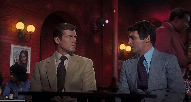 Live and Let Die - Photos - Roger Moore, David Hedison