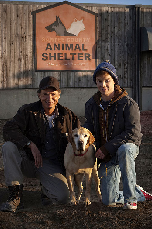 A Dog Named Christmas - De la película - Bruce Greenwood, Noel Fisher