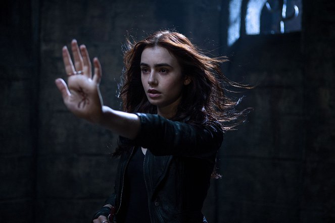 The Mortal Instruments: City of Bones - Van film - Lily Collins