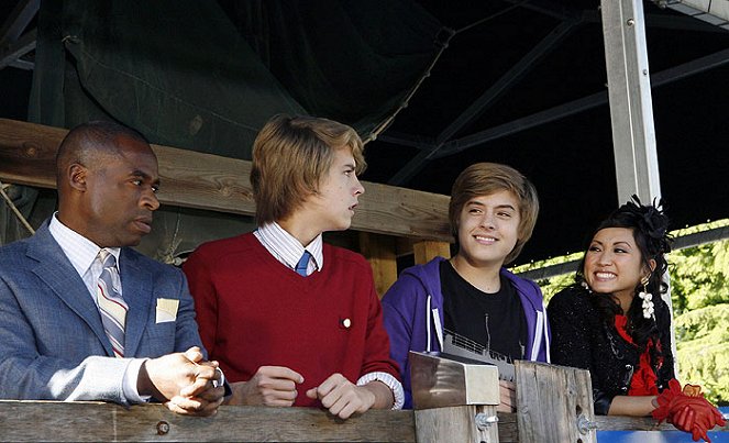 Nie ma to jak bliźniaki. Film - Z filmu - Phill Lewis, Cole Sprouse, Dylan Sprouse, Brenda Song