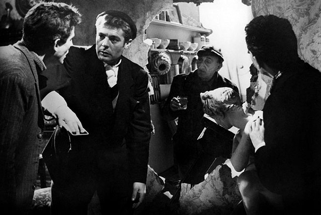 Zmýlená neplatí - Z filmu - Vittorio Gassman, Marcello Mastroianni