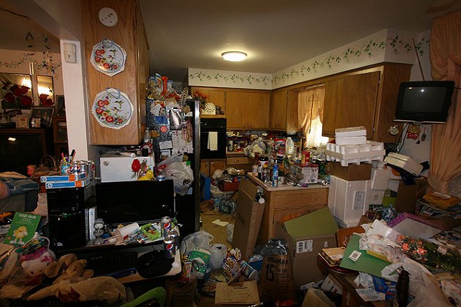 Hoarding: Buried Alive - Photos
