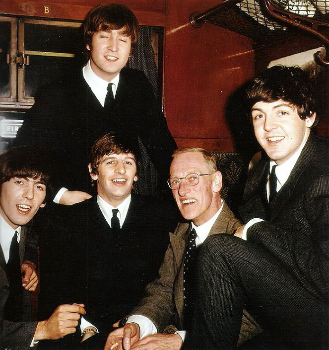 Os quatro Cabeleiras do Após-Calipso - Do filme - George Harrison, John Lennon, Ringo Starr, Wilfrid Brambell, Paul McCartney