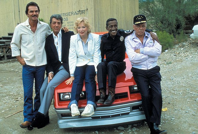 Cannonball Run II - Van de set - Burt Reynolds, Dean Martin, Shirley MacLaine, Sammy Davis Jr., Frank Sinatra