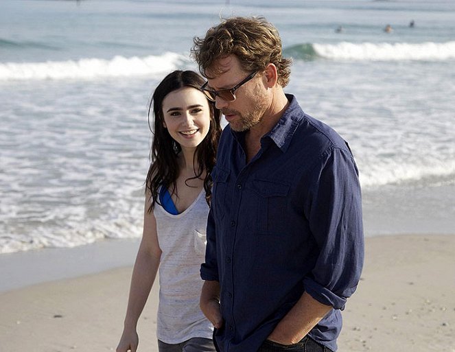 Bez miłości ani słowa - Z filmu - Lily Collins, Greg Kinnear