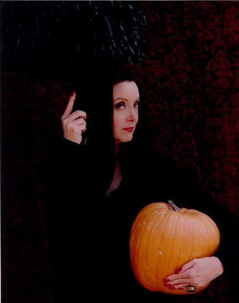 Halloween with the New Addams Family - Werbefoto - Carolyn Jones
