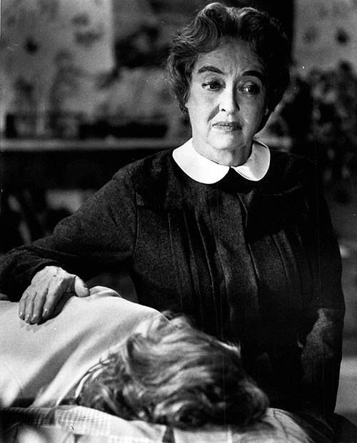 Kuolema kulkee talossa - Kuvat elokuvasta - Bette Davis