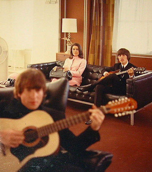 Segítség! - Filmfotók - John Lennon, Eleanor Bron, George Harrison