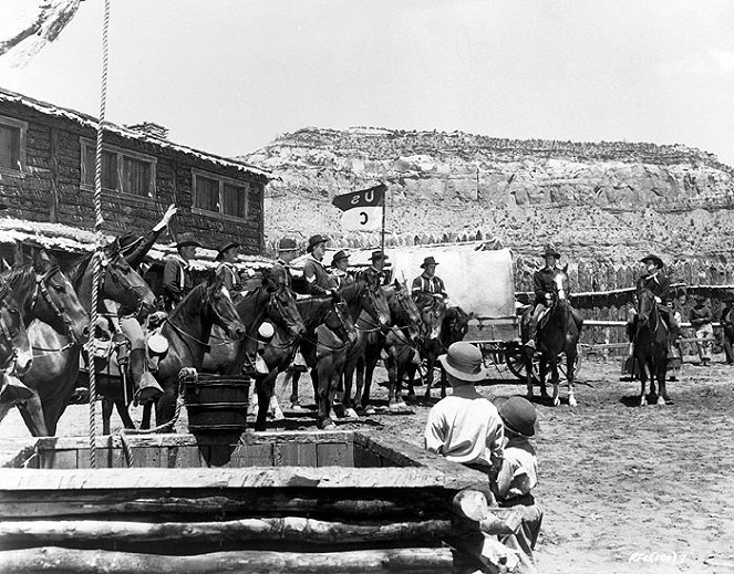 Revolt at Fort Laramie - Z filmu