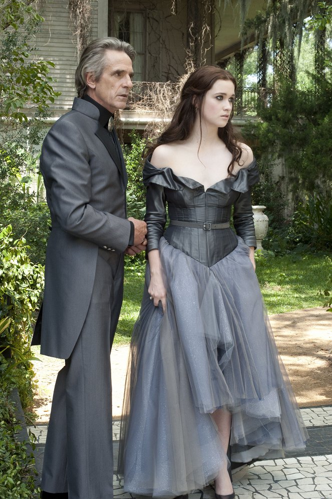 Sublimes créatures - Film - Jeremy Irons, Alice Englert