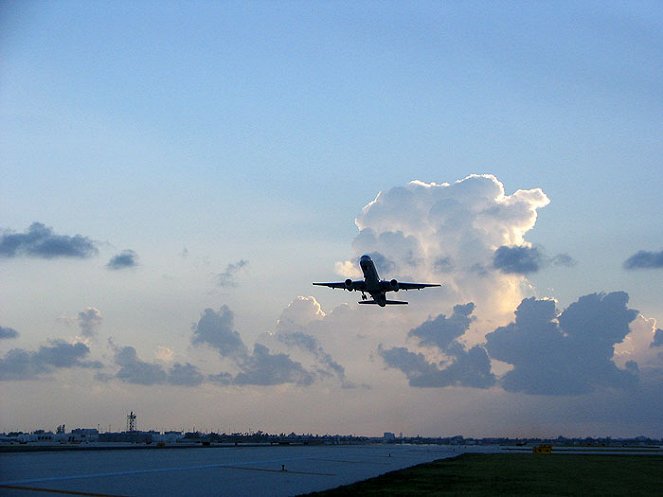Inside: Miami Airport - Kuvat elokuvasta