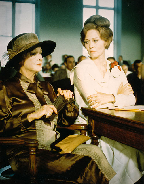 The Disappearance of Aimee - Z filmu - Bette Davis, Faye Dunaway