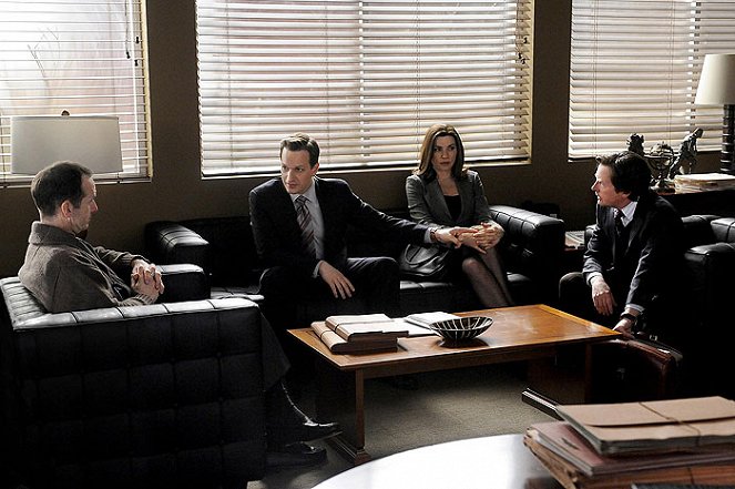 The Good Wife - Season 2 - Wrongful Termination - Photos - Josh Charles, Julianna Margulies, Michael J. Fox