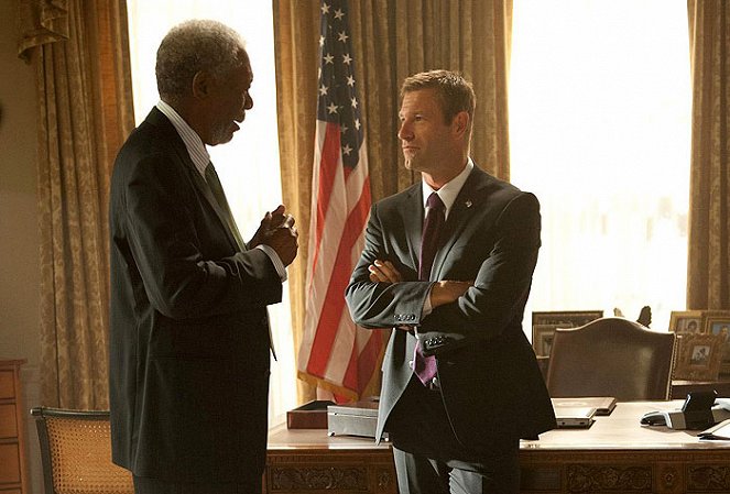 Pád Bieleho domu - Z filmu - Morgan Freeman, Aaron Eckhart