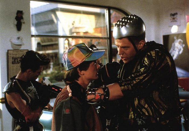 Paluu tulevaisuuteen II - Kuvat elokuvasta - Ricky Dean Logan, Michael J. Fox, Tom Wilson