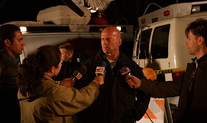 Hostage - Photos - Bruce Willis