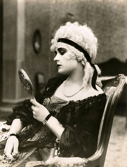 Madame DuBarry - Van film - Pola Negri