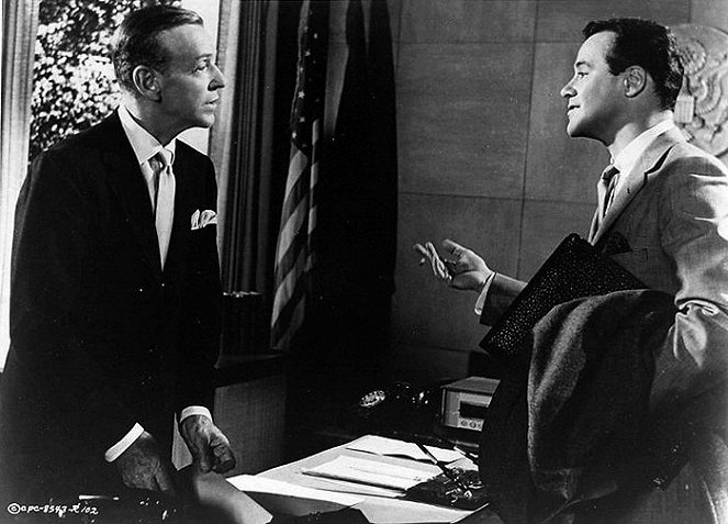 Podezřelá bytná - Z filmu - Fred Astaire, Jack Lemmon