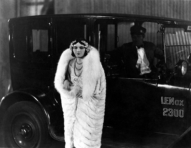 Good and Naughty - Filmfotók - Pola Negri