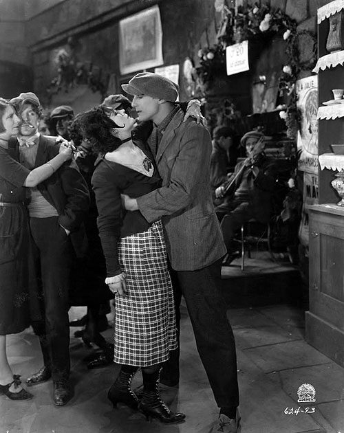 Shadows of Paris - Filmfotók - Pola Negri, Charles de Rochefort