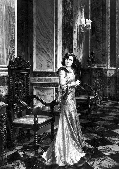 A Woman Commands - Do filme - Pola Negri