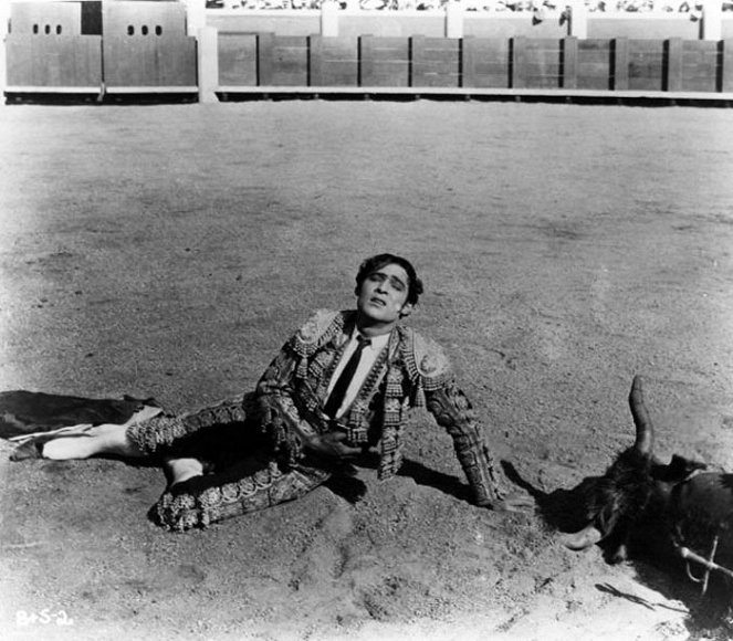 Blood and Sand - Filmfotók - Rudolph Valentino