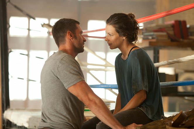 Real Steel - Photos - Hugh Jackman, Evangeline Lilly