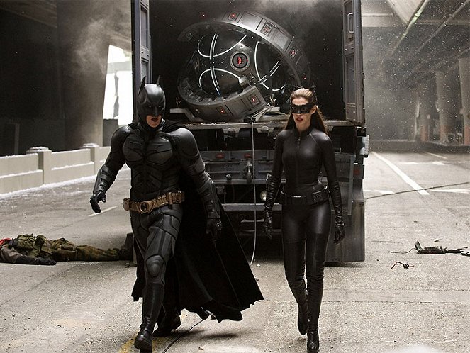 The Dark Knight Rises - Filmfotos - Christian Bale, Anne Hathaway