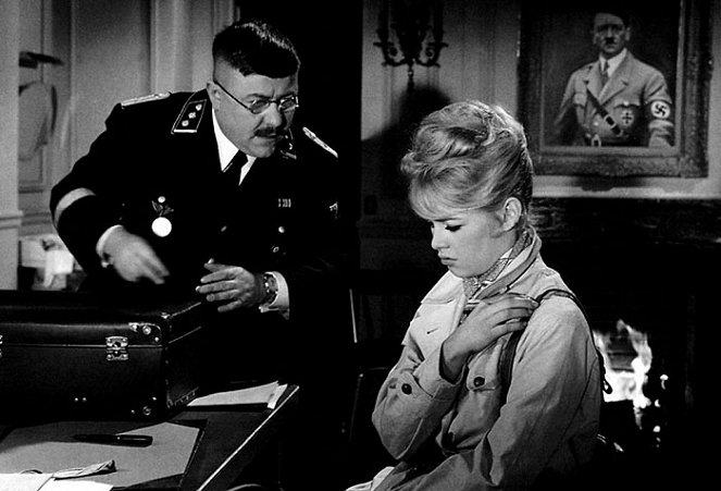 Babette se va a la guerra - De la película - Francis Blanche, Brigitte Bardot