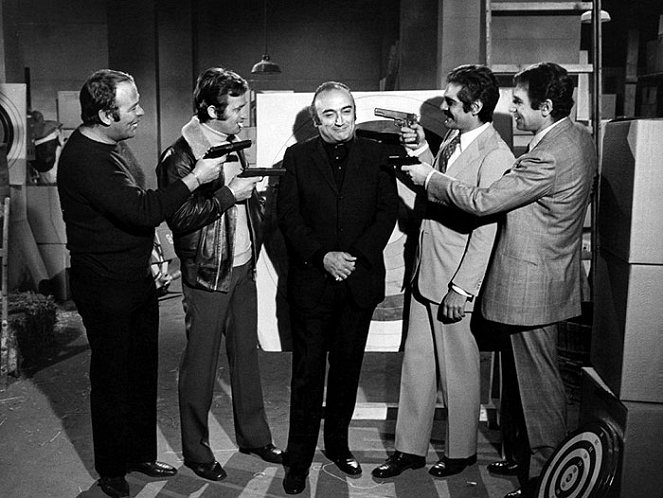 Le Casse - Van de set - Renato Salvatori, Jean-Paul Belmondo, Henri Verneuil, Omar Sharif, Robert Hossein