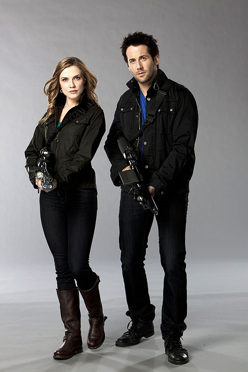 Primeval: New World - Promóció fotók - Sara Canning, Niall Matter