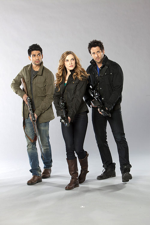 Primeval: New World - Promo - Danny Rahim, Sara Canning, Niall Matter