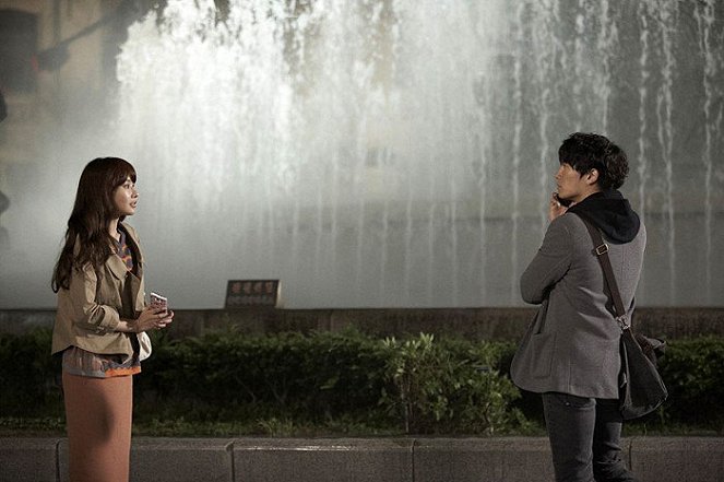 Naui P.S. pateuneo - Filmfotos - Kim Ah-joong, Ji Sung