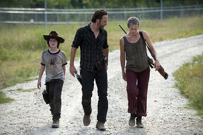 The Walking Dead - Kriegsrecht - Filmfotos - Chandler Riggs, Andrew Lincoln, Melissa McBride