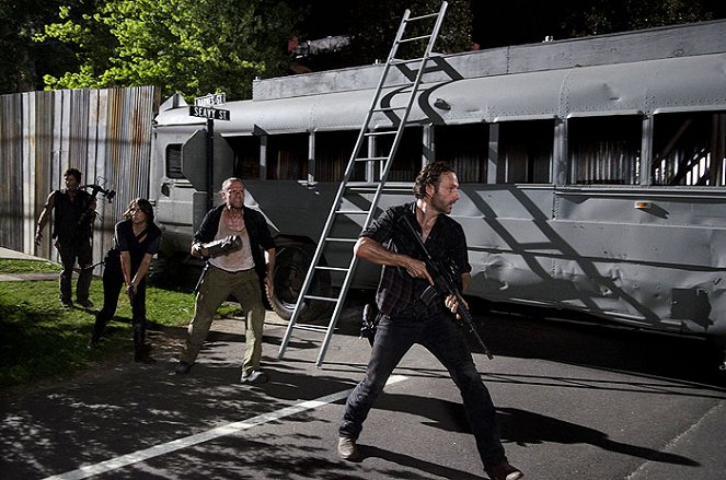 The Walking Dead - The Suicide King - Photos - Lauren Cohan, Michael Rooker, Andrew Lincoln