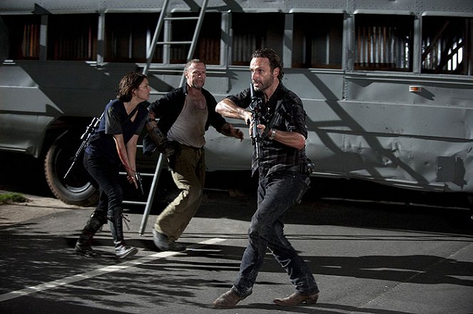 The Walking Dead - Kriegsrecht - Filmfotos - Lauren Cohan, Michael Rooker, Andrew Lincoln