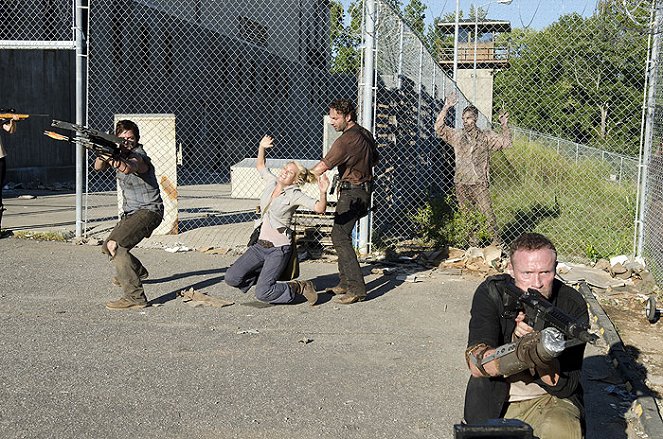 The Walking Dead - Nem vagyok Júdás! - Filmfotók - Norman Reedus, Laurie Holden, Andrew Lincoln, Michael Rooker