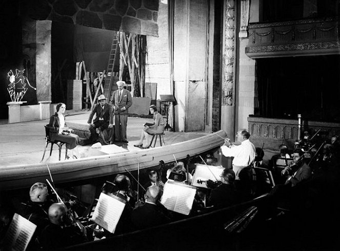 Brand in der Oper - Filmfotos - Jarmila Novotná, Hans Peppler, Paul Mederow