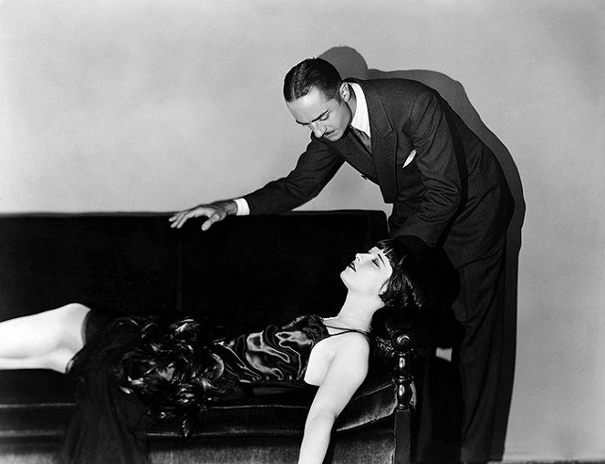 Případ zavražděného kanárka - Promo - Louise Brooks, William Powell