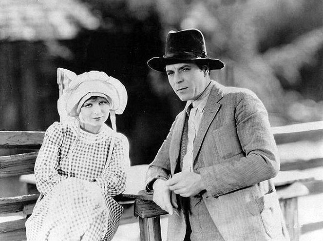 The Runaway - Filmfotók - Clara Bow, Warner Baxter