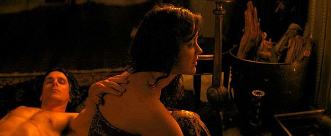 Mroczny Rycerz powstaje - Z filmu - Christian Bale, Marion Cotillard