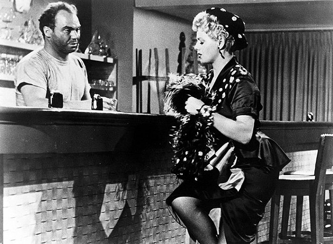Phone Call from a Stranger - Do filme - Shelley Winters