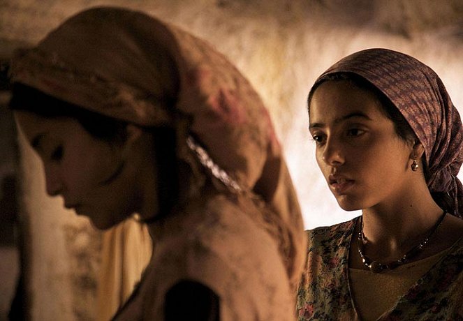 La fuente de las mujeres - De la película - Leïla Bekhti, Hafsia Herzi