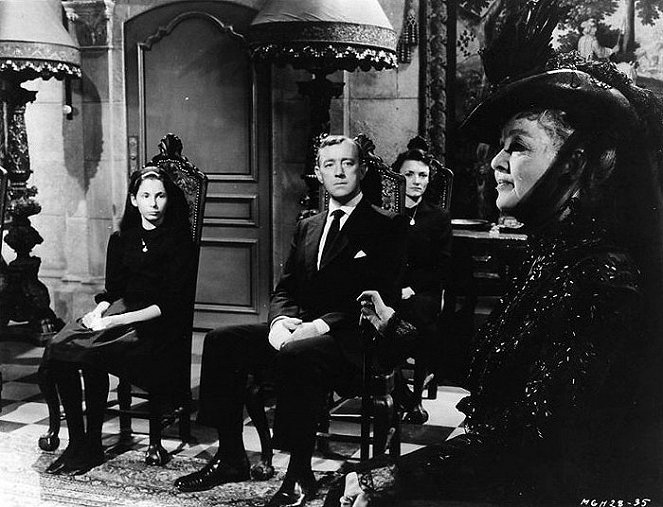 The Scapegoat - Filmfotók - Alec Guinness, Bette Davis