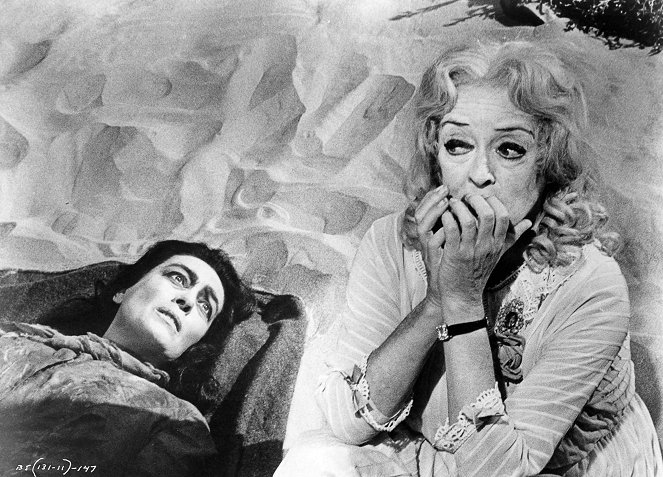 Co się zdarzyło Baby Jane? - Z filmu - Joan Crawford, Bette Davis