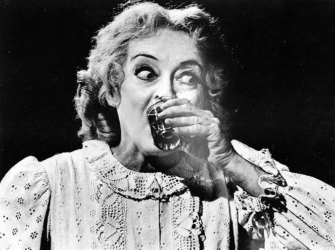 What Ever Happened to Baby Jane? - Photos - Bette Davis